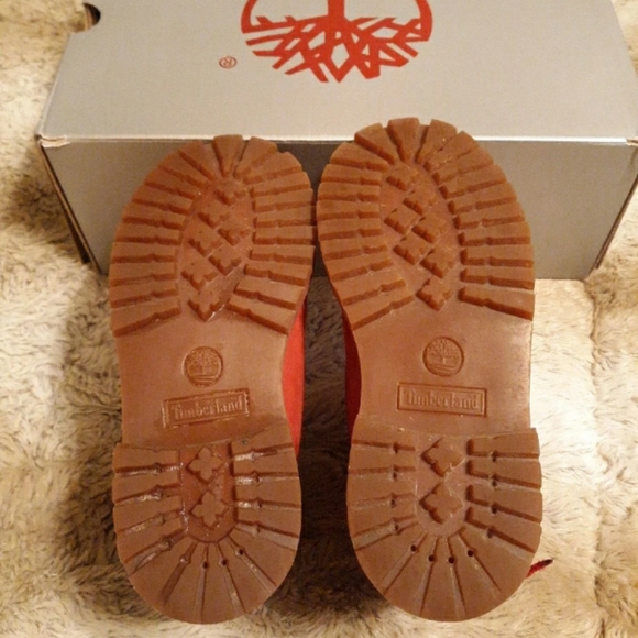 Red Timberlands - Picture 2 of 5